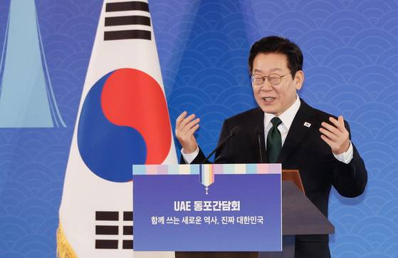 이재명 대통령이 17일 아랍에미리트 아부다비에서 열린 동포만찬간담회에 참석해 발언하고 있다. 전민규 기자