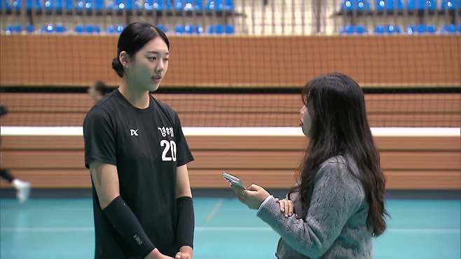 U-16 여자배구 아시아선수권 대회 MVP 손서연 양을 경남 진주시 경해여중 체육관에서 직접 만났다. (촬영기자: 민창호)