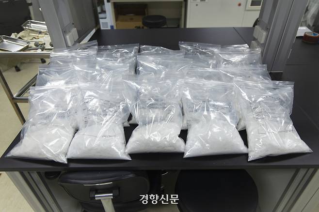 제주 해안에서 발견된 66만 명이 동시에 투약할 수 있는 규모의 케타민. 제주해경 제공