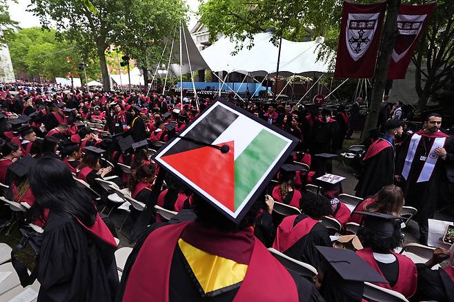 A student displays the Palestinian flag on his mortar board as graduates take their seats in Harvard Yard during commencement at Harvard University, Thursday, May 23, 2024, in Cambridge, Mass. [AP/YONHAP]