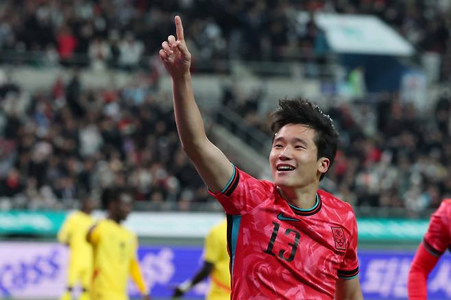 이태석이 18일 서울 마포구 서울월드컵경기장에서 열린 남자축구 국가대표 A매치 평가전 대한민국과 가나의 경기에서 선제골을 넣고 기뻐하고 있다. 연합뉴스