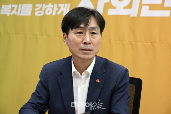 ▲지난 14일 서울 여의도 국회 의원회관에서 한창민 사회민주당 의원이 미디어오늘과 인터뷰하고 있다. 사진출처=한창민 의원실.