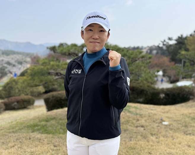 37세에도 변함없는 경쟁력을 과시하며 최고 자리를 지키고 있는 신지애가 남은 시즌 활약을 다짐하며 포즈를 취하고 있다. 임정우 기자