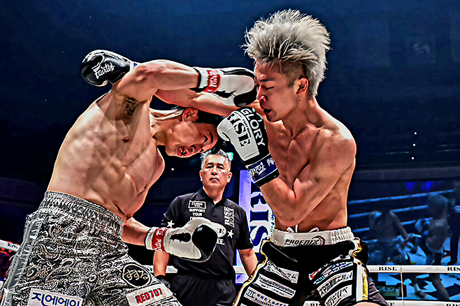 이성현은 입식타격기 빅리그 라이즈의 제2대 63㎏ 챔피언 및 제4대 70㎏ 챔피언이다. 2025년 11월 또 다른 메이저대회 글로리와 일본 도쿄 료고쿠 고쿠기칸 65㎏ 합동 토너먼트 2라운드에서 라이즈 공식랭킹 2위 아사시 유타로의 공격을 피하며 받아치고 있다. 사진=RISEクリエーション株式会社