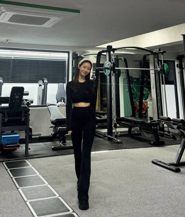 한그루가 레깅스를 입고 완벽한 몸매를 자랑했다. / 한그루 인스타그램