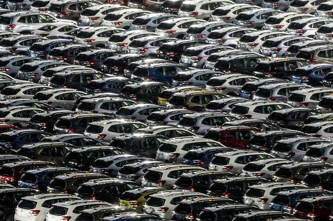 지난 2021년 12월 일본 가와사키에서 스바루 차량이 출하를 앞두고 선착장에 주차돼 있다. [게티이미지]