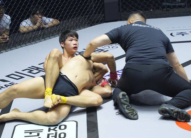 5연패였던 최영찬(21,&nbsp;로드FC&nbsp;군산)이&nbsp;3연승을 달리며 이제는&nbsp;4연승을 노리고 있다. / 로드FC