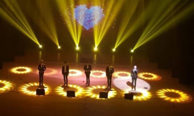 크로스오버 보컬그룹 컨템포디보(ContempoDivo) 공연 장면.