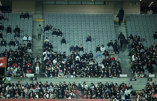 18일 서울월드컵경기장에서 열린 한국-가나전은 많은 관중을 동원하지 못했다. 추위와 함께 대표팀을 향한 싸늘한 민심이 다시 한번 확인됐다. 상암｜뉴시스