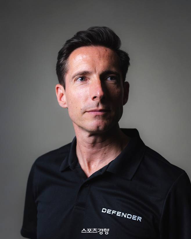 디펜더 랠리 팀 단장 이안 제임스