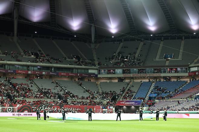 흥행에 실패했던 지난달 14일 파라과이와 평가전 관중석 | 연합뉴스