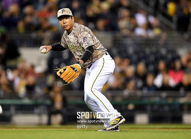 ▲ 강정호는 자신의 유튜뷰를 통해 관심을 모은 트라이아웃은 기상 사정 때문에 일주일 늦춰졌다고 공지했다