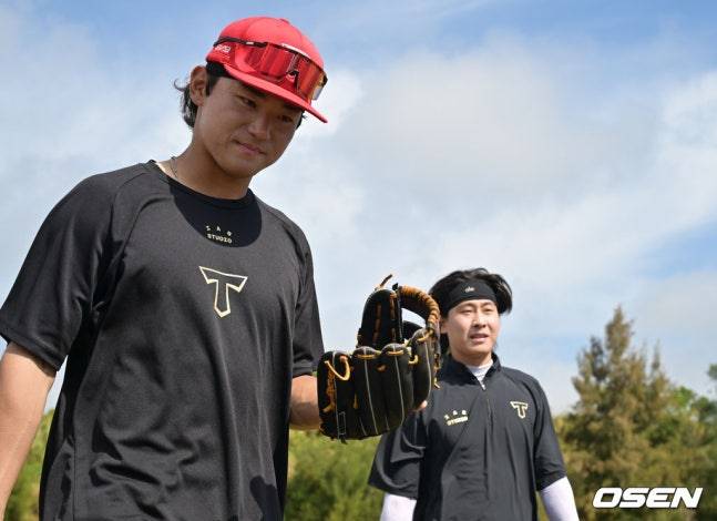 지난 3월 오키나와에서 김도영(왼쪽)과 박찬호.