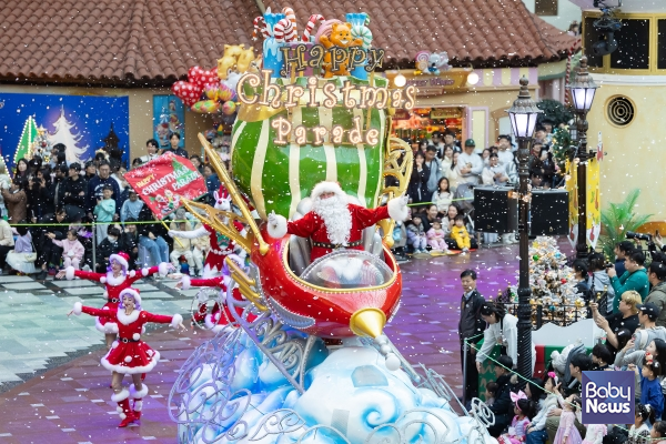 해피 크리스마스 퍼레이드. ⓒ롯데월드