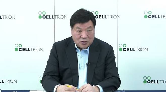 서정진 셀트리온그룹 회장이 19일 온라인 기자간담회에서 지속 성장을 위한 청사진을 발표하고 있다.(사진=온라인 기자간담회 갈무리)