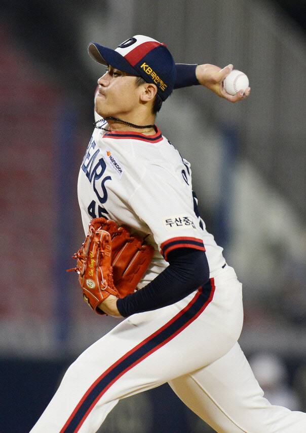 2차 드래프트를 통해 친정팀 두산베어스로 복귀하게 된 베테랑 투수 이용찬. 사진=뉴시스