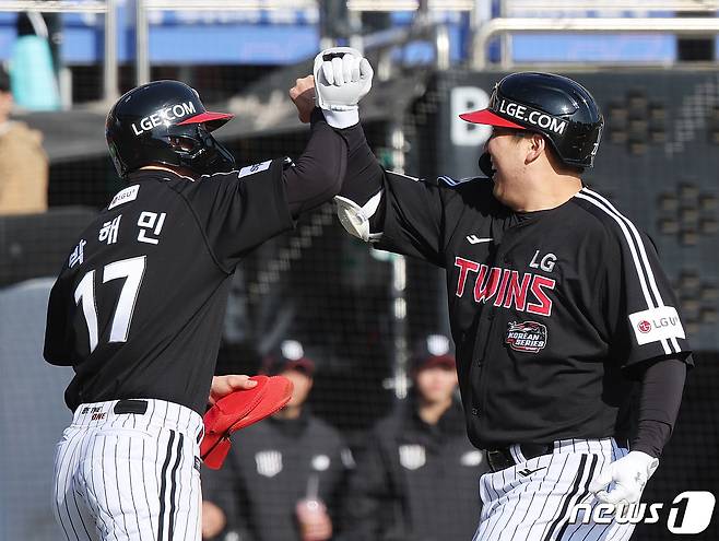 박해민(왼쪽)과 김현수는 LG 트윈스에 남을까. 뉴스1 DB ⓒ News1 이재명 기자