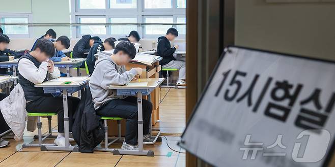 2026학년도 대학수학능력 시험일인 13일 전북 전주시 양현고등학교에 마련된 시험실에서 수험생들이 시험을 준비하고 있다. (전북특별자치도교육청 제공. 재판매 및 DB 금지) 2025.11.13/뉴스1 ⓒ News1 유경석 기자