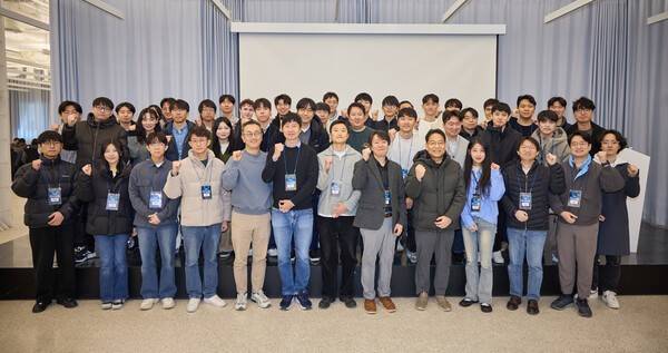 지난 18일 크래프톤이 과학기술정보통신부 '독자 AI 파운데이션 모델'에 참여 중인 SK텔레콤 정예팀 및 대학생, AI 연구자들과 함께한 '2025 파운데이션 모델 테크 워크숍'을 성황리에 마쳤다. /사진=크래프톤