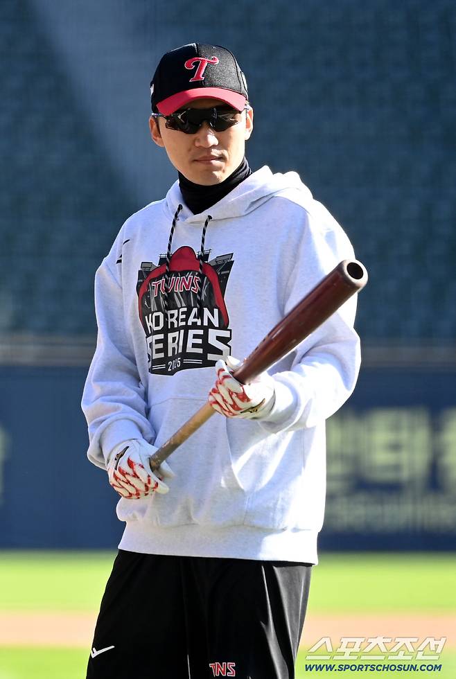 27일 서울 잠실구장에서 열린 한화와 LG의 한국시리즈 2차전. 박해민이 타격훈련을 하고 있다. 잠실=허상욱 기자wook@sportschosun.com/2025.10.27/