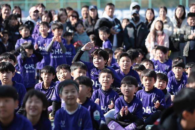 비산체육공원/ 2025 K리그 퓨처스 페스티벌 축구 클리닉/ 안양 어린이 참가자/ 개회식/ 사진 김경태