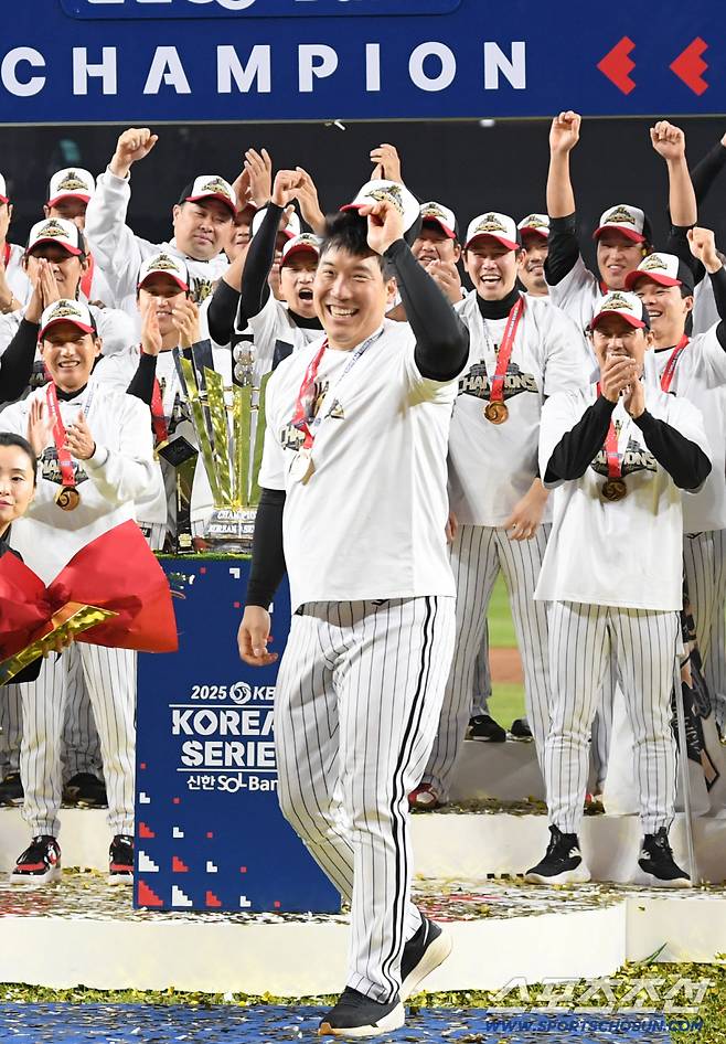 31일 대전 한화생명볼파크에서 열린 한국시리즈 5차전 한화 이글스와 LG 트윈스의 경기. 한국시리즈 MVP 김현수가 환호하고 있다. 대전=박재만 기자 pjm@sportschosun.com/2025.10.31/