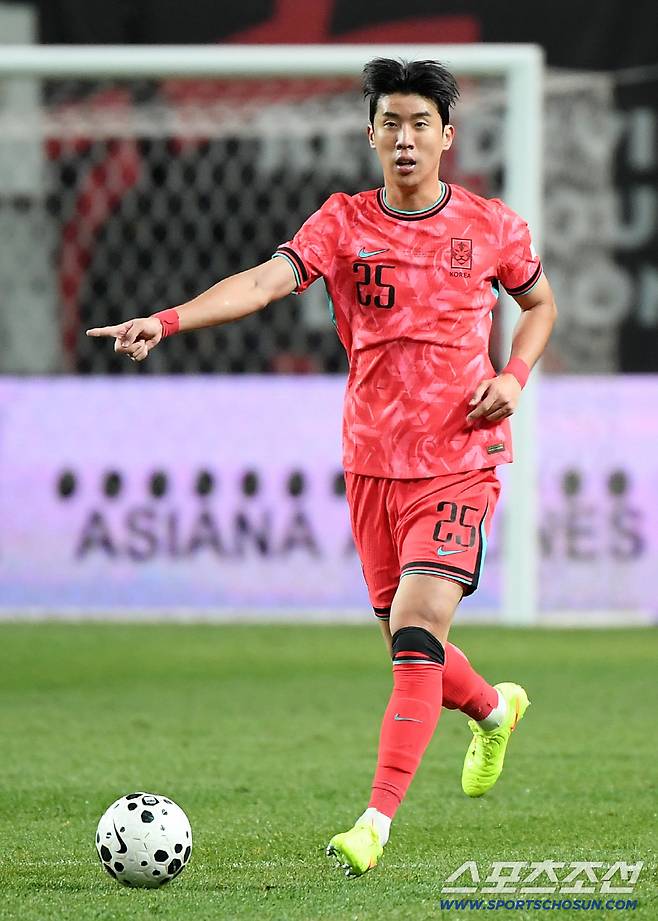 18일 서울월드컵경기장에서 열린 한국과 가나의 축구대표팀 평가전.  권혁규가 공격하고 있다. 상암=정재근 기자 cjg@sportschosun.com/2025.11.18/