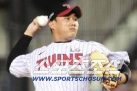 30일 서울 잠실구장에서 열린 LG와 삼성의 경기. 투구하는 LG 김영준. 잠실=송정헌 기자songs@sportschosun.com/2024.07.30/