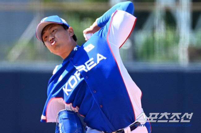 15일 대구 시민야구장에서 야구 U-23 대표팀과 U-18 대표팀의 평가전이 열렸다. U-18 대표팀 김주완이 역투하고 있다. 김주완은 2022 신인드래프트에서 LG에지명됐다. 대구=허상욱 기자 wook@sportschosun.com/2021.09.15/