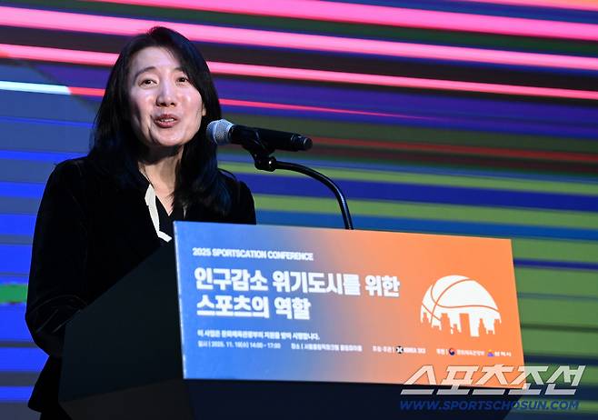 2025 스포츠케이션 컨퍼런스 '인구감소 위기도시를 위한 스포츠의 역할'이 19일 올림픽파크텔 올림피아홀에서 열렸다. 문화체육관광부 이선영 체육국장이 축사를 하고 있다. 허상욱 기자wook@sportschosun.com/2025.11.19/