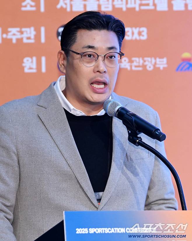 2025 스포츠케이션 컨퍼런스 '인구감소 위기도시를 위한 스포츠의 역할'이 19일 올림픽파크텔 올림피아홀에서 열렸다. 삼척교육지원청 박재우 장학사가 '스포츠에듀케이션 사업이 교육격차 해소에 미치는 영향' 이라는 제목으로 발표를 하고 있다. 허상욱 기자wook@sportschosun.com/2025.11.19/