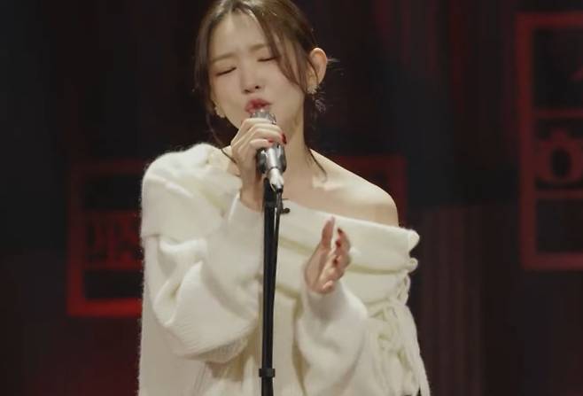 18일 방송된 SBS ‘우리들의 발라드’ 9회에서 파이널로 가는 세미파이널 경연이 시작됐다. '헌정 발라드'라는 주제로 진행된 이번 경연에서 TOP 12 참가자 중 7명이 무대를 선보였다. 홍승민은 박정현의 ‘미아’로 142표를 받아 중간 1위를 차지했고, 천범석은 김광석의 ‘너에게’로 135표를 얻어 2위에 올랐다. 그 뒤를 이어 최은빈, 임지성, 민수현, 이준석이 TOP6에 이름을 올렸다. 제레미는 아쉽게 탈락했다. 아직 5명의 무대가 남아있어, 다음 방송에서 ‘우리들의 발라드’ 최종 파이널 진출자가 결정될 예정이다.