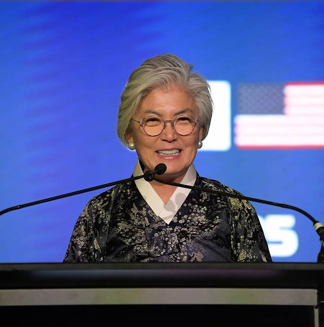 강경화 주미대사가 지난 14일 워싱턴 DC의 '앤드루 W. 멜론 오디토리움'에서 열린 국경절 리셉션에 참석해 발언을 하고 있다. /주미한국대사관