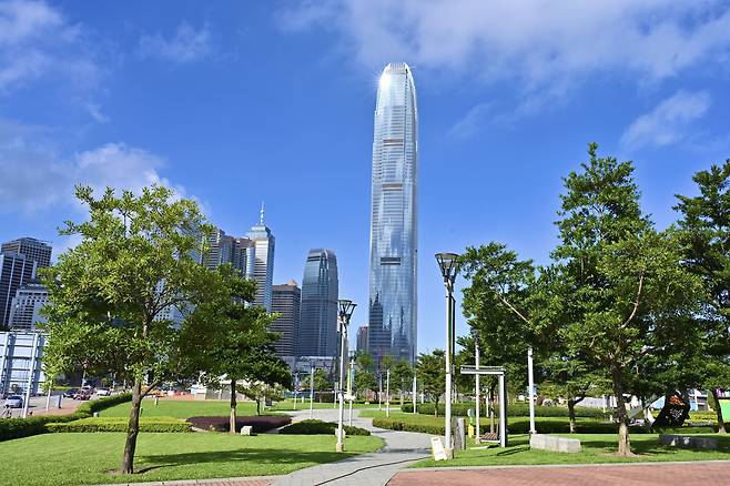 홍콩 센트럴 지역의 모습. 가운데에 제2국제금융센터의 모습이 보인다. / 홍콩투자청 제공