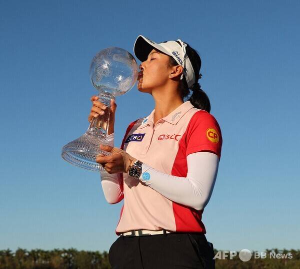 미국여자프로골프(LPGA) 투어 2025시즌 최종전 CME그룹 투어 챔피언십에 출전하는 여자골프 세계랭킹 1위 지노 티띠꾼(태국). 사진은 2024년 CME그룹 투어 챔피언십 우승 때 모습이다. 사진제공=ⓒAFPBBNews = News1 (사진을 무단으로 사용하지 마십시오.)