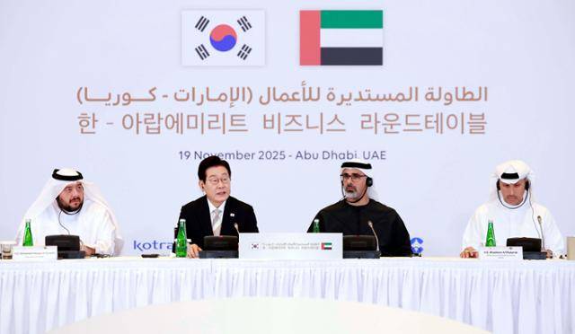 아랍에미리트(UAE)를 국빈 방문 중인 이재명 대통령이 19일 UAE 아부다비 한 호텔에서 열린 한-UAE 비즈니스 라운드테이블에서 발언하고 있다. 아부다비=뉴시스