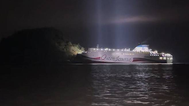 전남 신안 해상서 267명 태운 여객선 좌초 [연합뉴스/목포해경 제공]