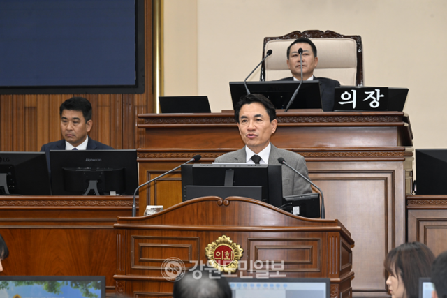 ▲ 김진태 강원도지사가 19일 강원도의회 제342회 정례회 제2차 본회의에서 내년도 예산안 시정연설을 하고 있다. 김정호 기자