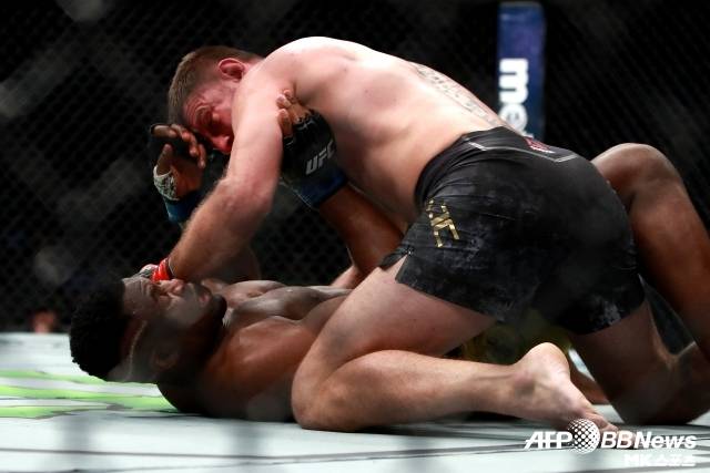 천하의 은가누도 미오치치와의 첫 맞대결에선 좌절을 느껴야 했다. 사진=AFPBBNews=News1