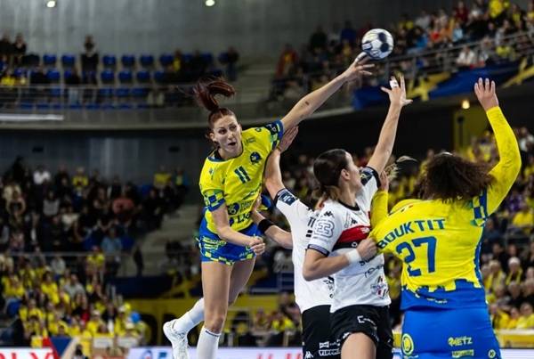 사진 2025/26 시즌 EHF 여자 핸드볼 챔피언스리그 메츠와 데브레첸의 경기 모습, 사진 출처=유럽핸드볼연맹