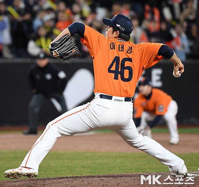 3월 28일 대전 한화생명 볼파크에서 ‘2025 프로야구’ KIA 타이거즈와 한화 이글스의 경기가 열렸다. 한화 이태양이 9회초 역투하고 있다. 사진=천정환 기자