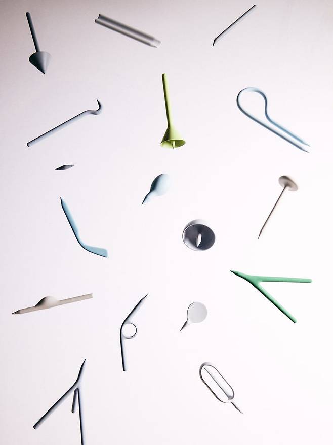 [서울=뉴시스] 제5회 한글실험프로젝트 '글(자)감(각): 쓰기와 도구' 전시에 공개된 비케이아이디(BKID)의 '쓰고, 그리고, 사유하기' (사진=국립한글박물관 제공) 2025.11.19. photo@newsis.com *재판매 및 DB 금지