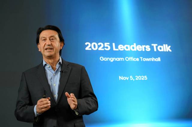 호세 무뇨스 현대차 사장이 6일 열린 현대차 타운홀 미팅 ‘2025 리더스 토크' 에서 임직원들과 소통하고 있다. 사진제공=현대차