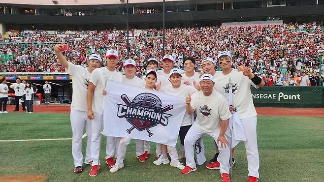 ▲ KIA 타이거즈에서 두산 베어스로 FA 이적한 내야수 박찬호가 KIA 팬들과 선수단에 감사 인사를 남겼다. ⓒ박찬호 SNS