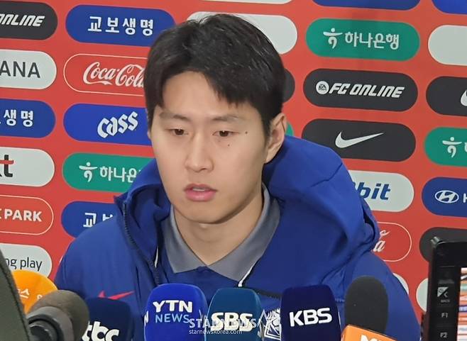 이강인이 지난 18일 서울월드컵경기장에서 열린 한국 대 가나의 '하나은행 초청 축구 국가대표팀 친선경기' 11월 두 번째 A매치에서 믹스트존 인터뷰를 진행하고 있다. /사진=박재호 기자