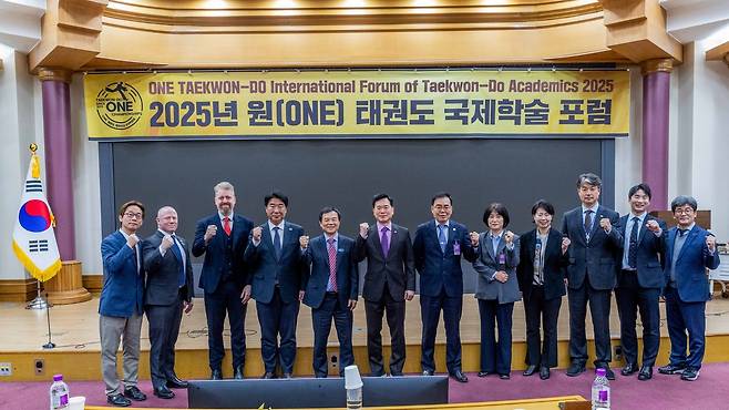 국회에서 열린 원(ONE) 태권도 국제학술포럼. 왼쪽에서 세 번째가 루이스 교수 [루이스 제공. 재판매 및 DB 금지]