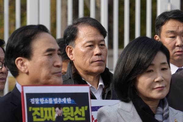 윤한홍(가운데) 국민의힘 창원 마산회원 국회의원. /윤한홍 누리소통망