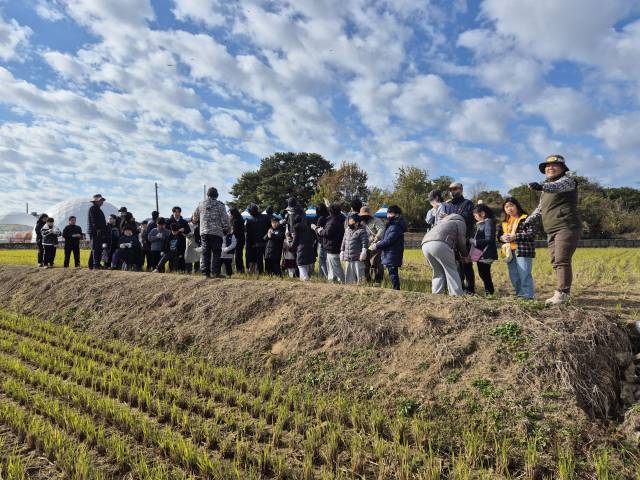 고성군은 22일부터 기월리 독수리생태체험관에서 ‘고성에서 몽골까지 날아라! 고성독수리’ 프로그램을 운영한다. 고성군 제공