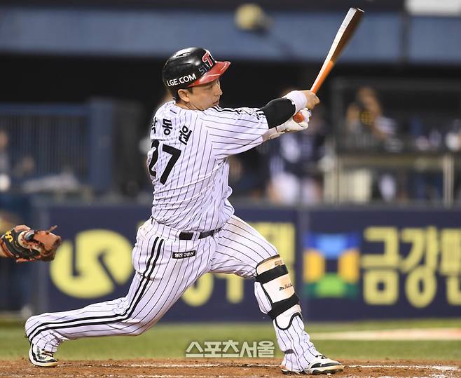 LG 박동원이 6일 서울 잠실구장에서 열린 2025 KBO리그 두산과 경기 7회말 2사만루 2타점 중전안타를 치고 있다. 잠실 | 최승섭기자 thunder@sportsseoul.com