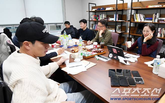 제46회 청룡영화상 시상식이 19일 여의도 KBS홀에서 열린다. 시상식을 앞두고 심사위원들이 심사를 진행하고 있다. 박재만 기자 pjm@sportschosun.com/2025.11.19/